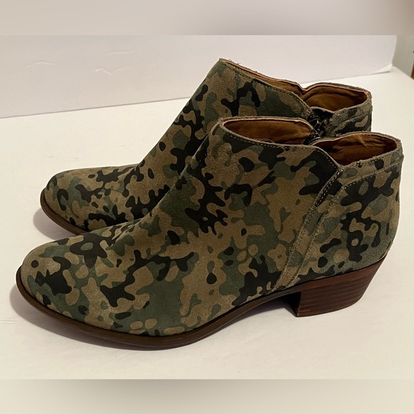 Lucky Brand Barstyn Olive Camo Booties - Picture 6 of 16